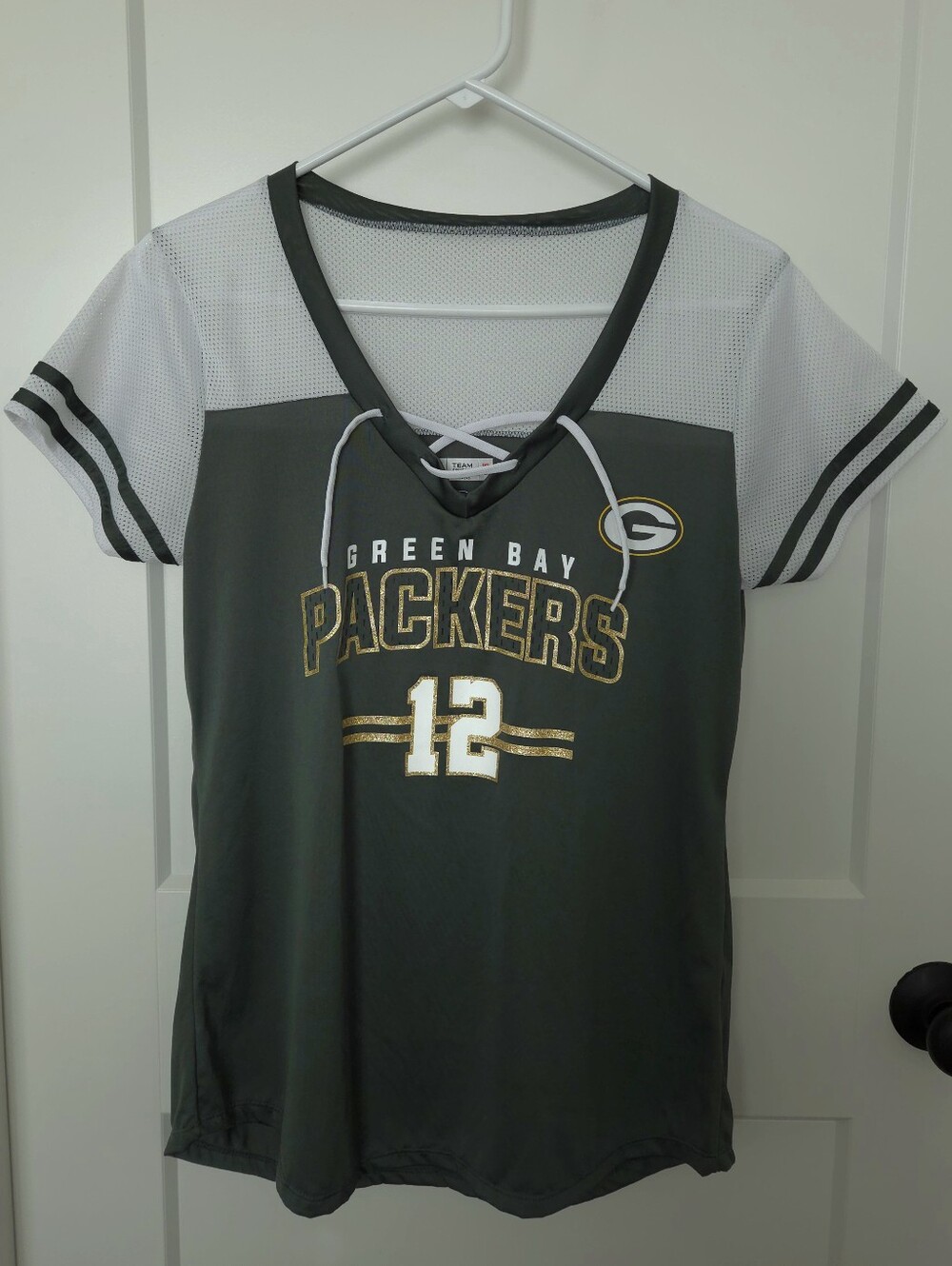 NFL Team Apparel Womens Green Bay Vneck Jersey. Size L. #SW